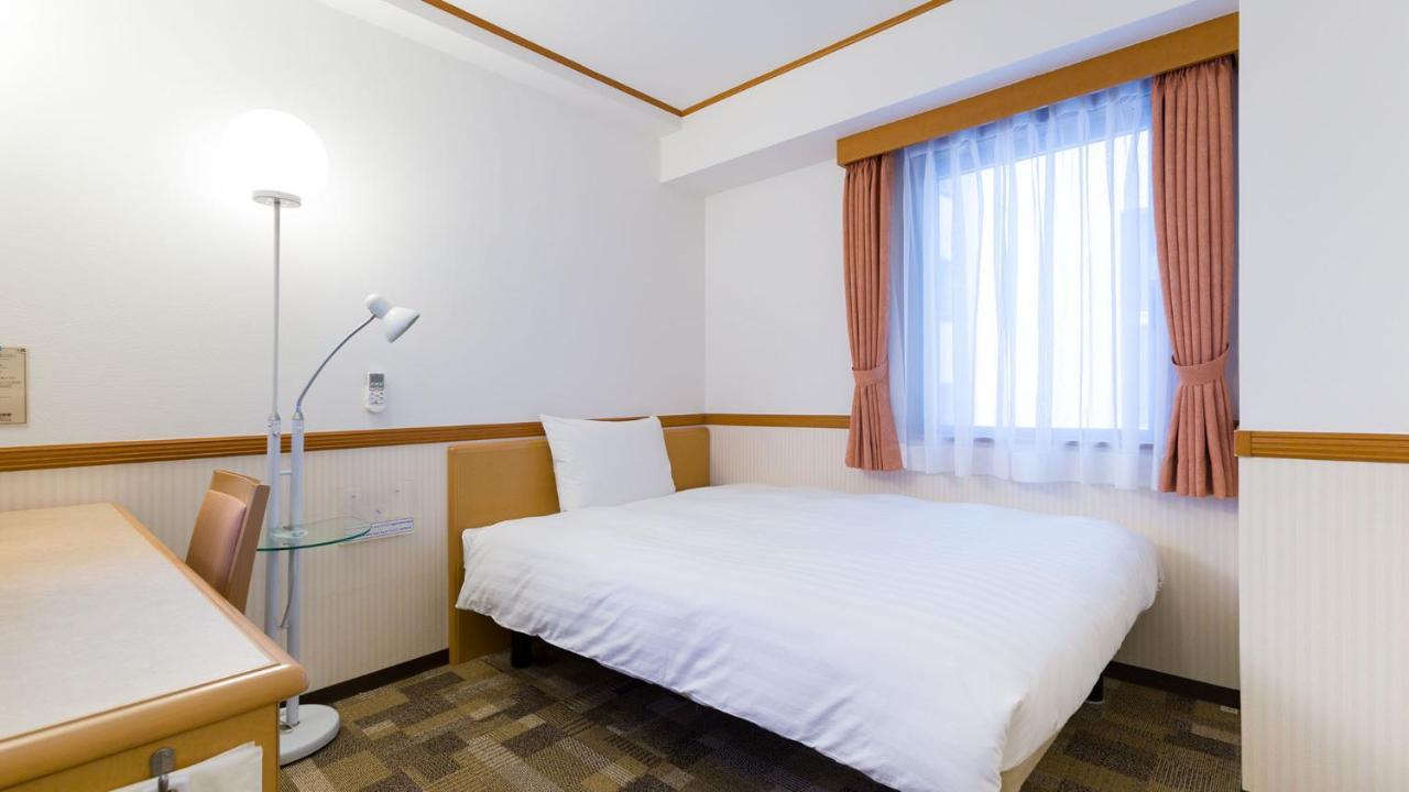 Toyoko Inn Kobe Sannomiya-Eki Higashi Экстерьер фото