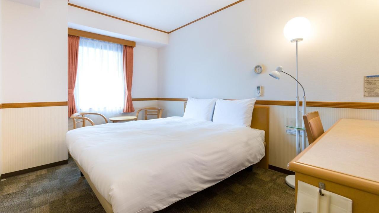 Toyoko Inn Kobe Sannomiya-Eki Higashi Номер фото