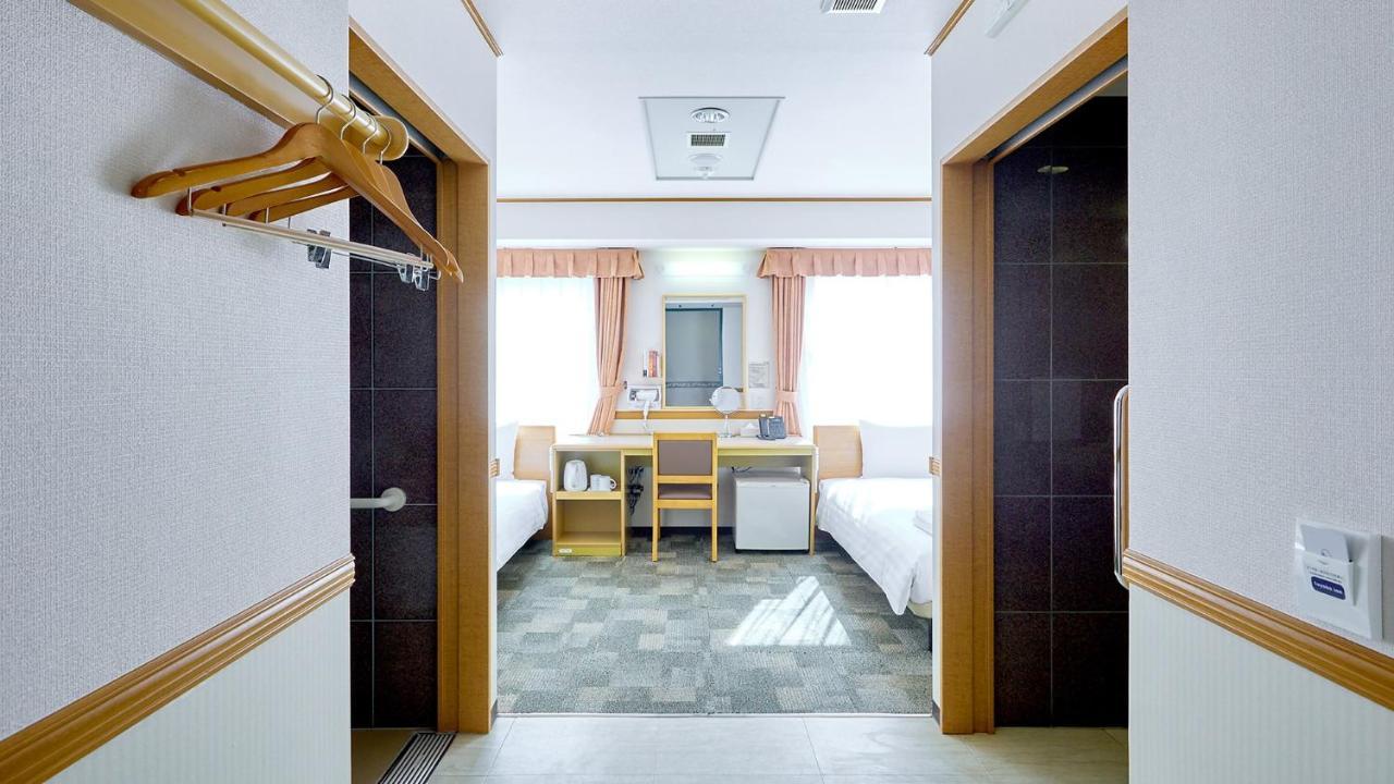 Toyoko Inn Kobe Sannomiya-Eki Higashi Экстерьер фото