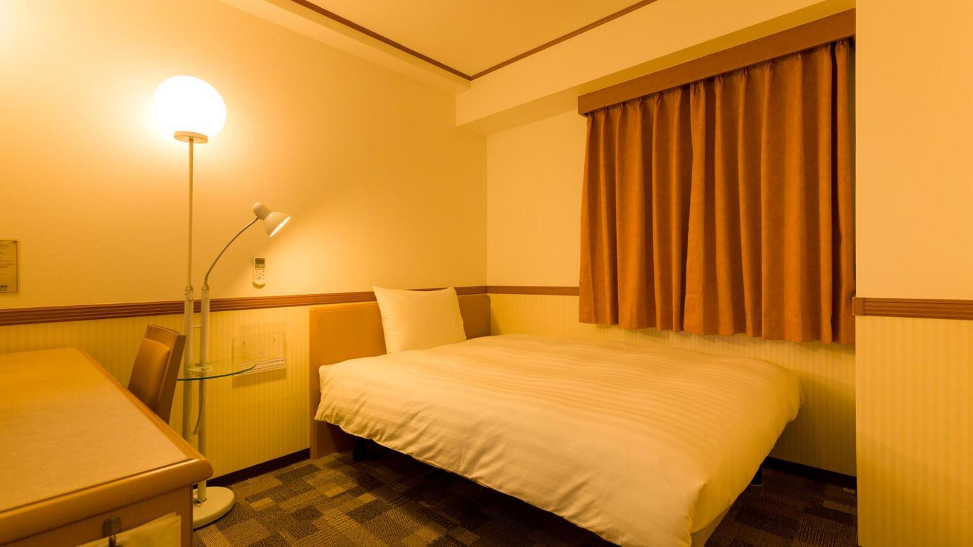 Toyoko Inn Kobe Sannomiya-Eki Higashi Номер фото