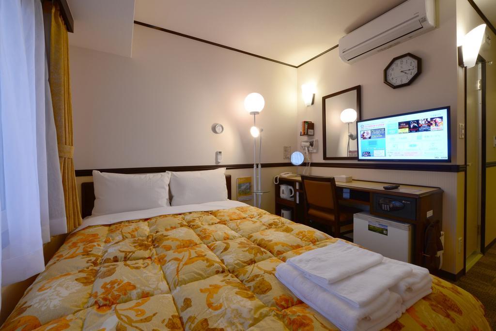 Toyoko Inn Kobe Sannomiya-Eki Higashi Экстерьер фото