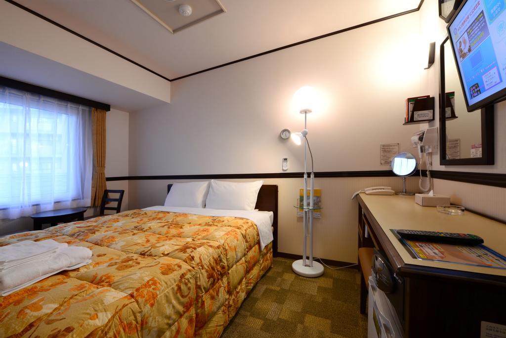 Toyoko Inn Kobe Sannomiya-Eki Higashi Экстерьер фото