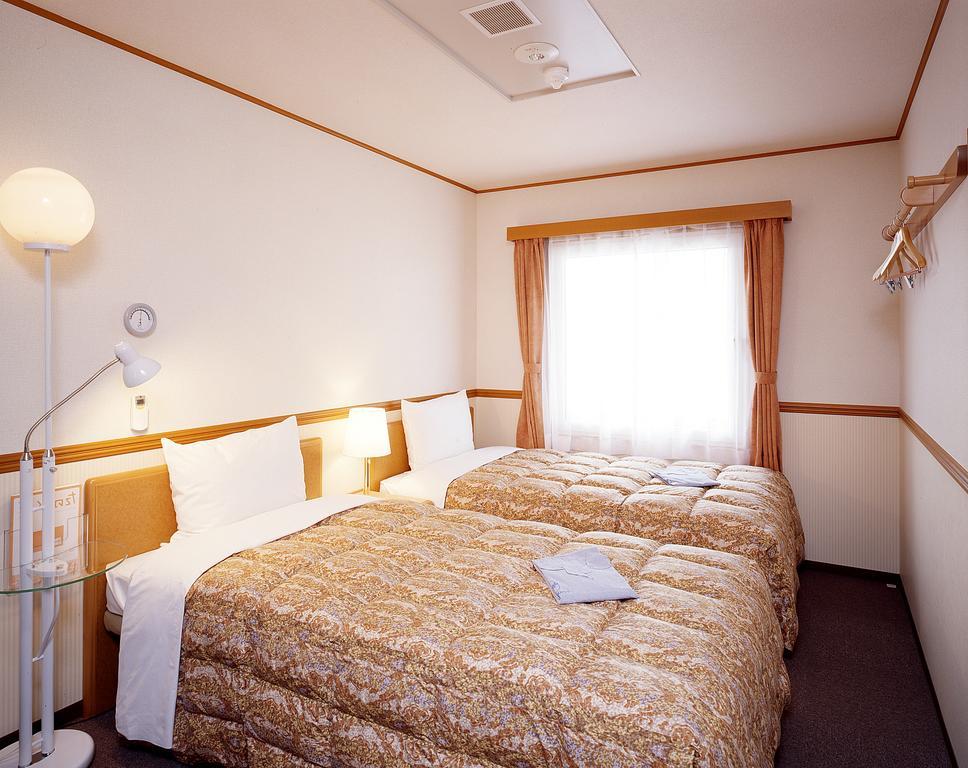 Toyoko Inn Kobe Sannomiya-Eki Higashi Экстерьер фото