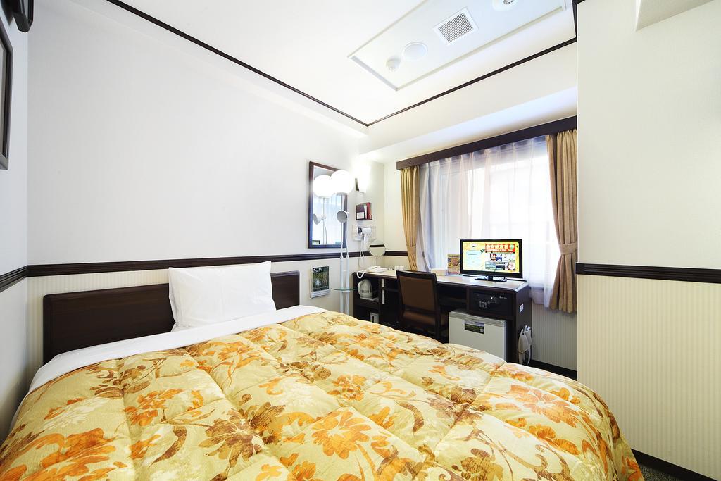 Toyoko Inn Kobe Sannomiya-Eki Higashi Экстерьер фото
