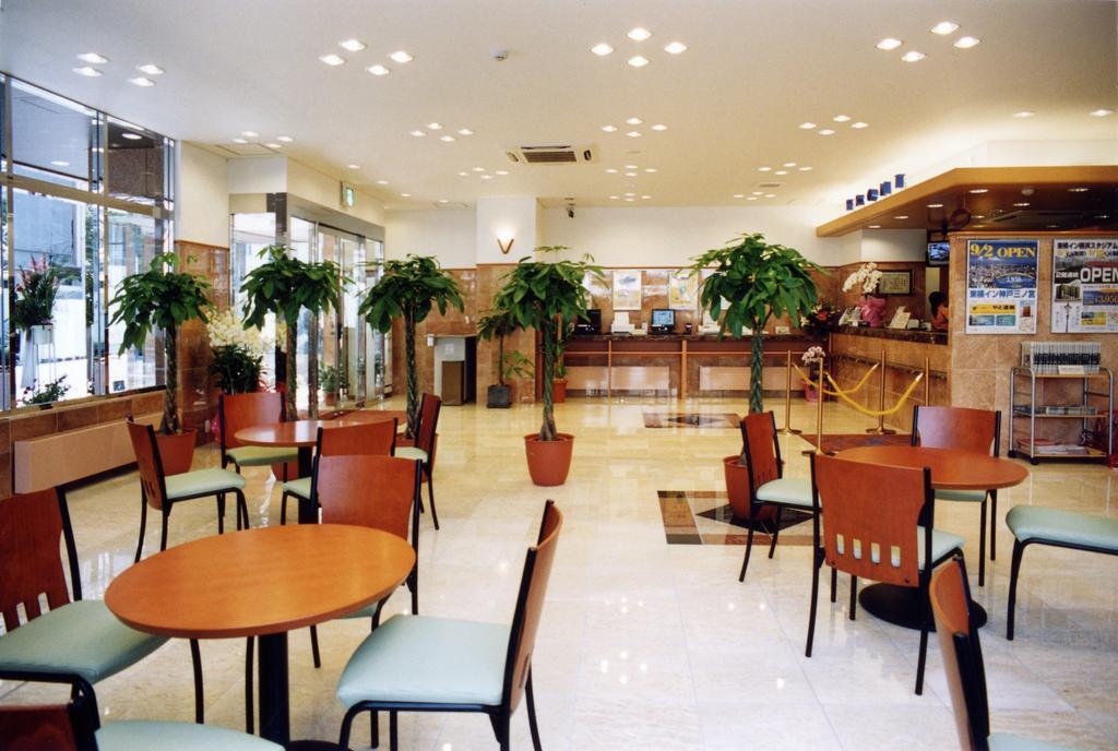 Toyoko Inn Kobe Sannomiya-Eki Higashi Экстерьер фото