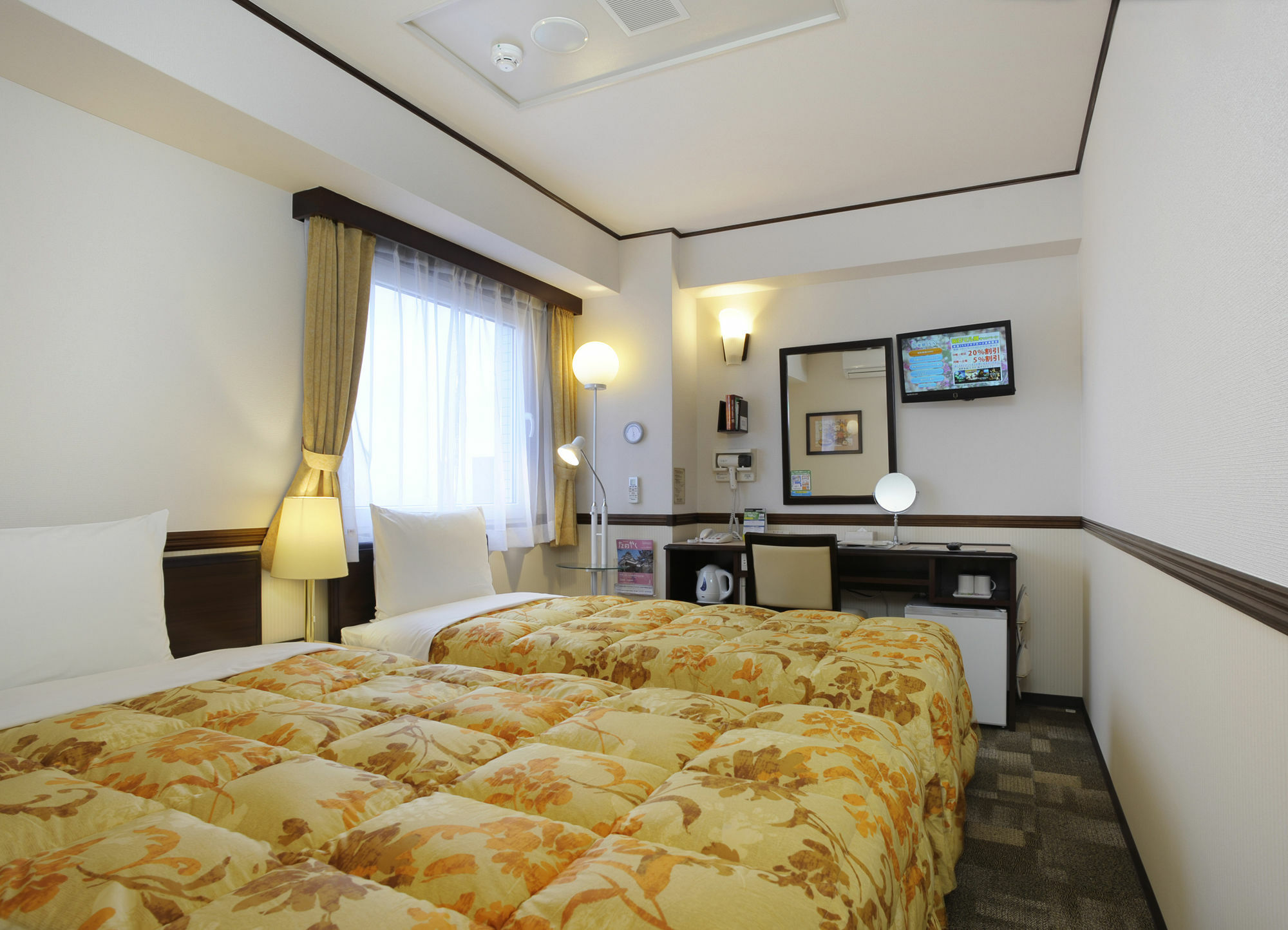 Toyoko Inn Kobe Sannomiya-Eki Higashi Экстерьер фото