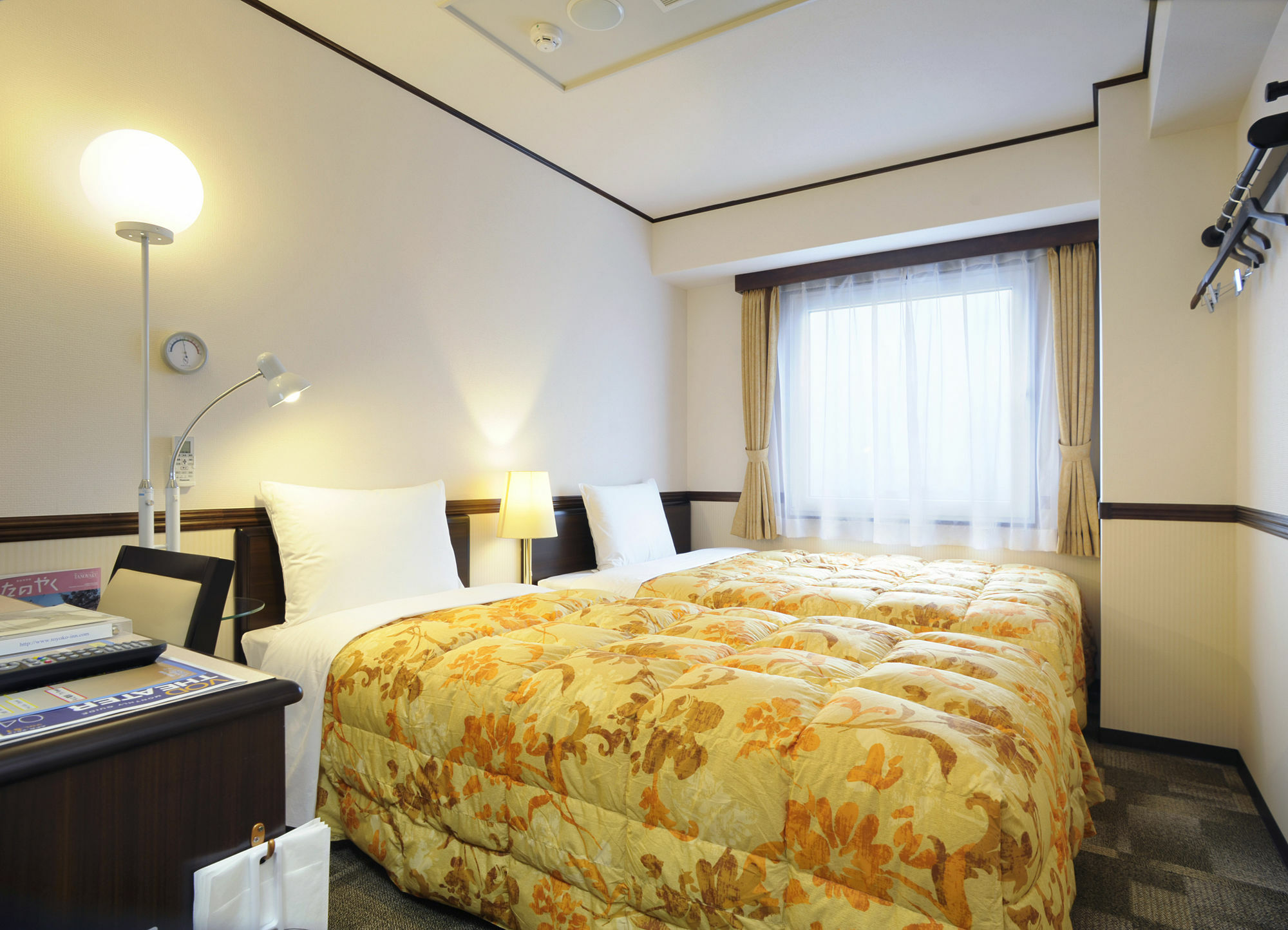 Toyoko Inn Kobe Sannomiya-Eki Higashi Экстерьер фото